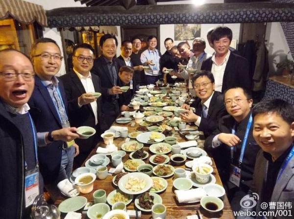 11月16日晚，第三屆世界互聯(lián)網(wǎng)大會，互聯(lián)網(wǎng)大佬在浙江烏鎮(zhèn)小聚。